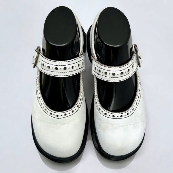 Vintage Dr. Martens MIE UK5 White Genuine Leather Brogue Mary Janes Buckle Strap - Picture 3 of 10